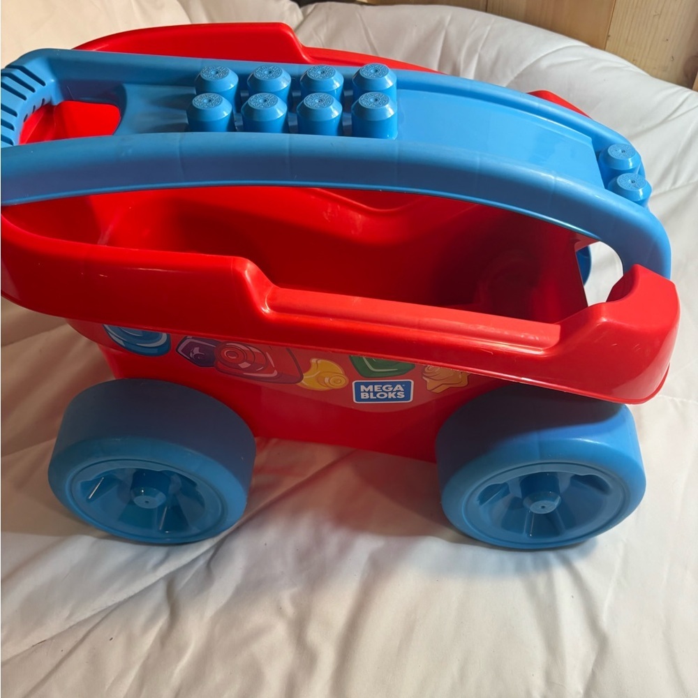 Mega Bloks Red and Blue Building Blocks Wagon